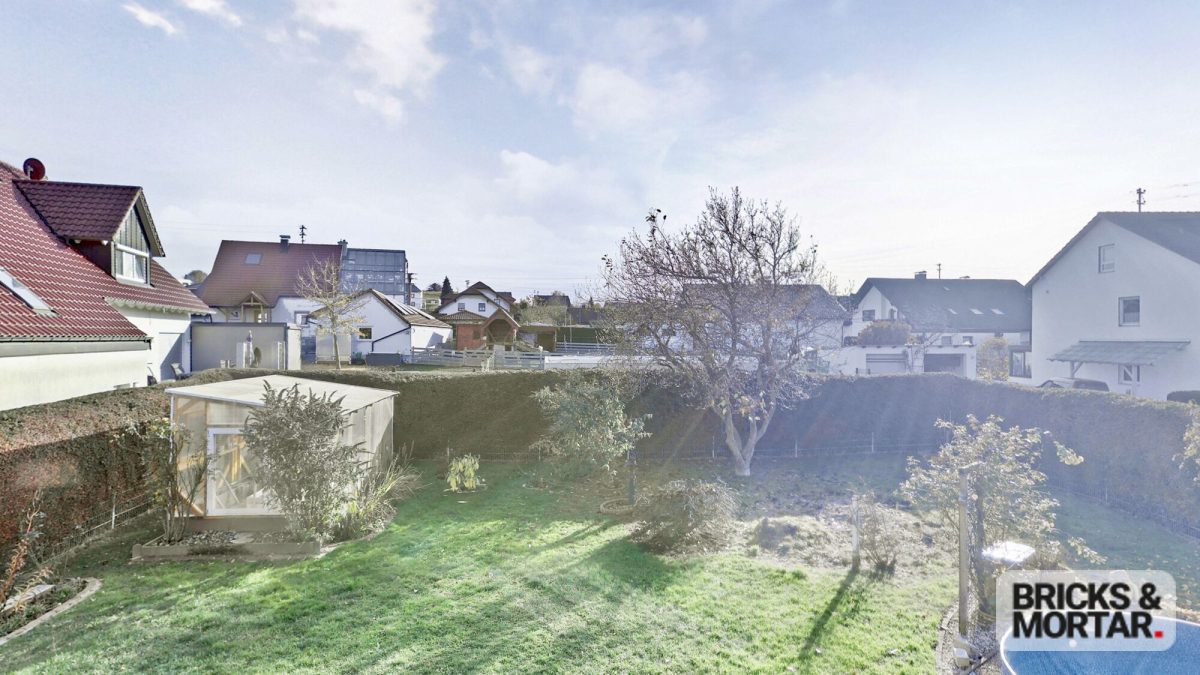 Immobilienangebot - Röfingen - Alle - Gepflegtes Dreifamilienhaus mit zusätzlicher Einheit und Photovoltaik