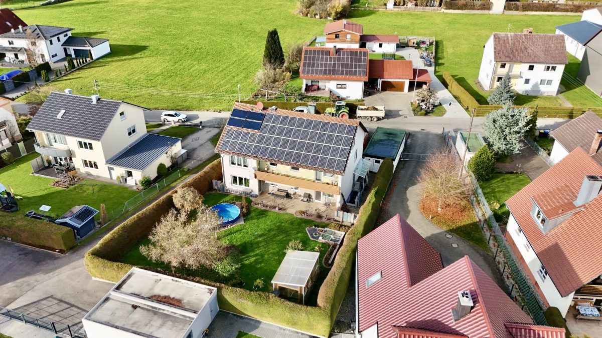 Immobilienangebot - Röfingen - Alle - Gepflegtes Dreifamilienhaus mit zusätzlicher Einheit und Photovoltaik