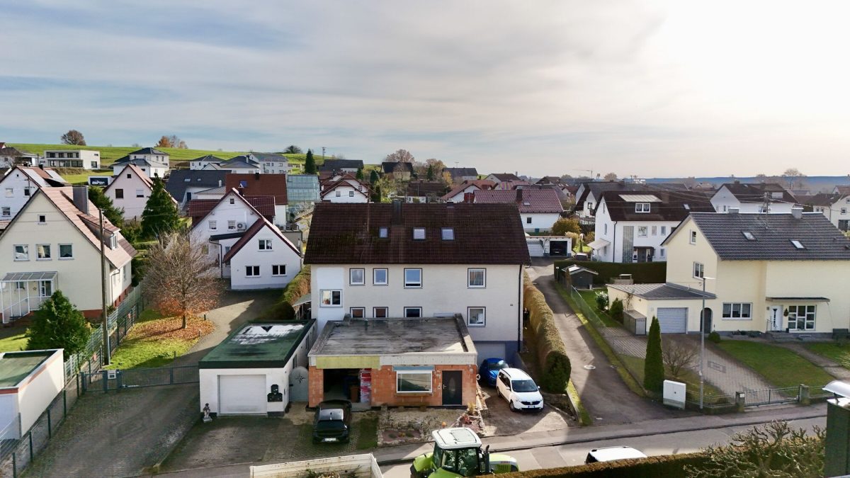 Immobilienangebot - Röfingen - Alle - Gepflegtes Dreifamilienhaus mit zusätzlicher Einheit und Photovoltaik