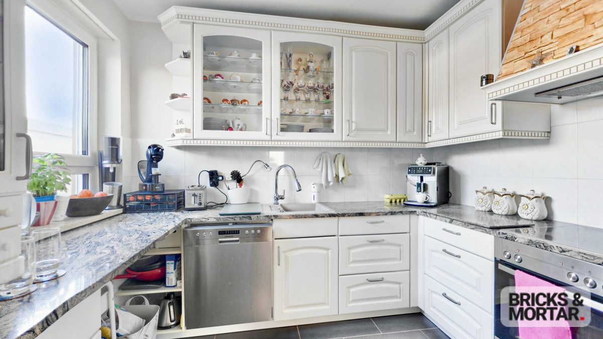 Immobilienangebot - Röfingen - Alle - Gepflegtes Dreifamilienhaus mit zusätzlicher Einheit und Photovoltaik