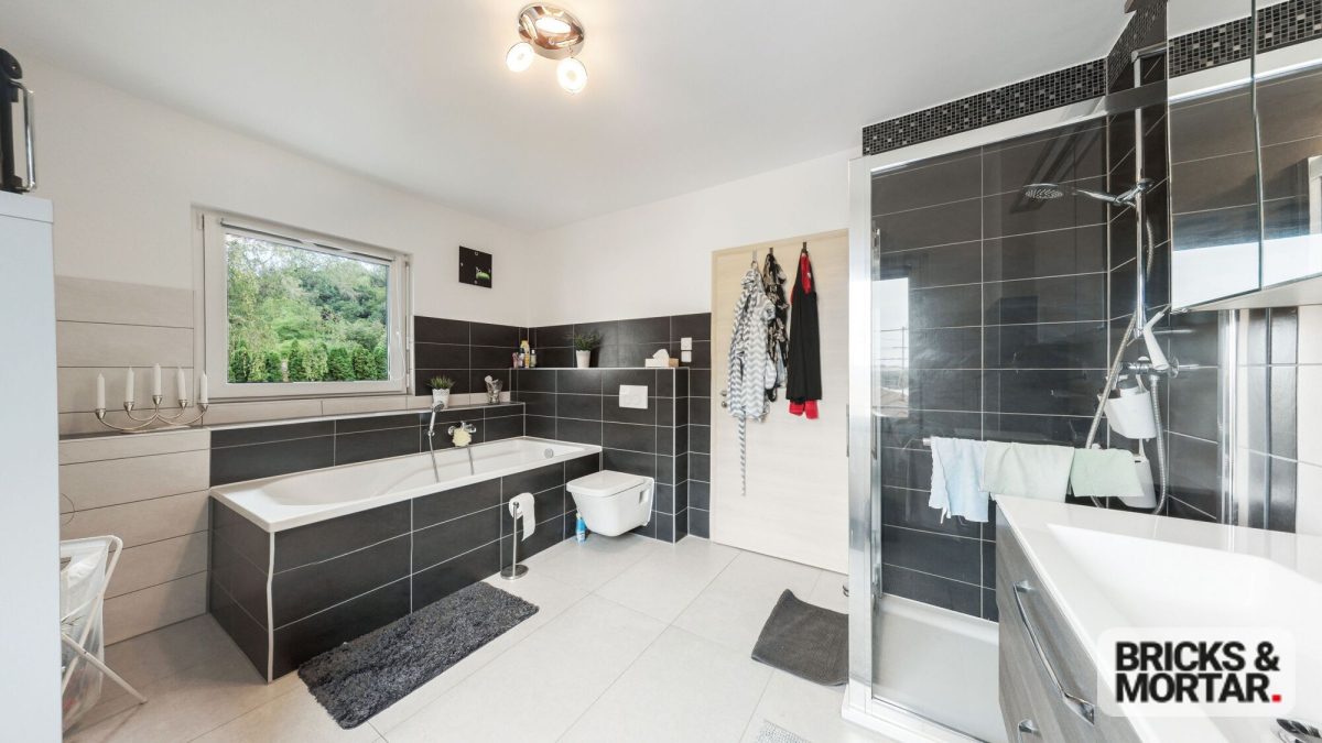 Immobilienangebot - Thannhausen - Alle - Modernes Fertighaus in Holzbauweise mit Doppelgarage – ruhige Lage in Thannhausen