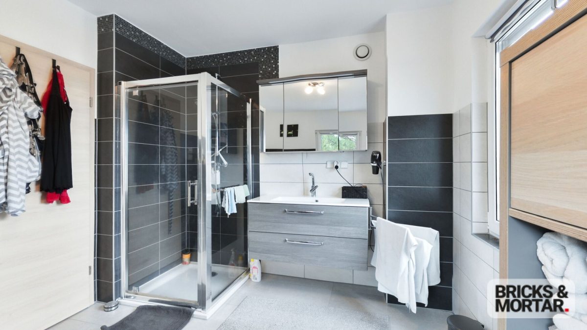 Immobilienangebot - Thannhausen - Alle - Modernes Fertighaus in Holzbauweise mit Doppelgarage – ruhige Lage in Thannhausen
