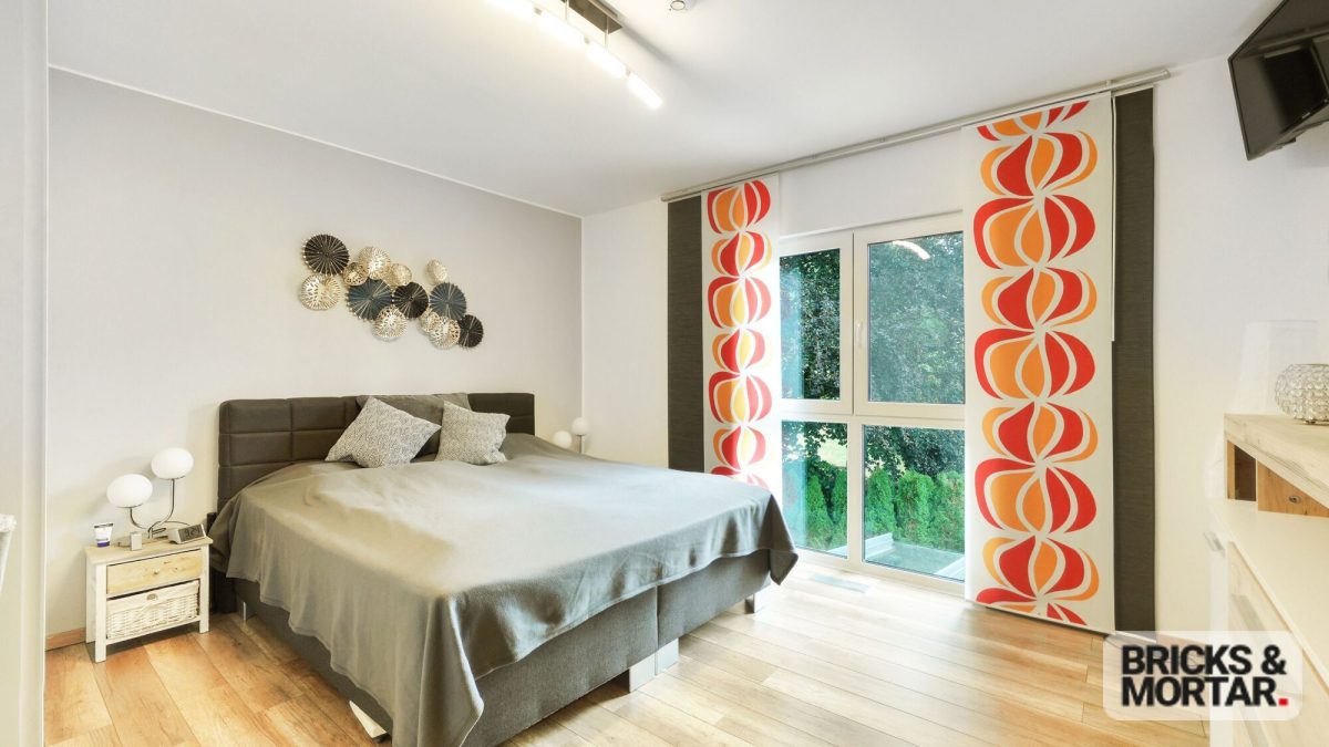 Immobilienangebot - Thannhausen - Alle - Modernes Fertighaus in Holzbauweise mit Doppelgarage – ruhige Lage in Thannhausen