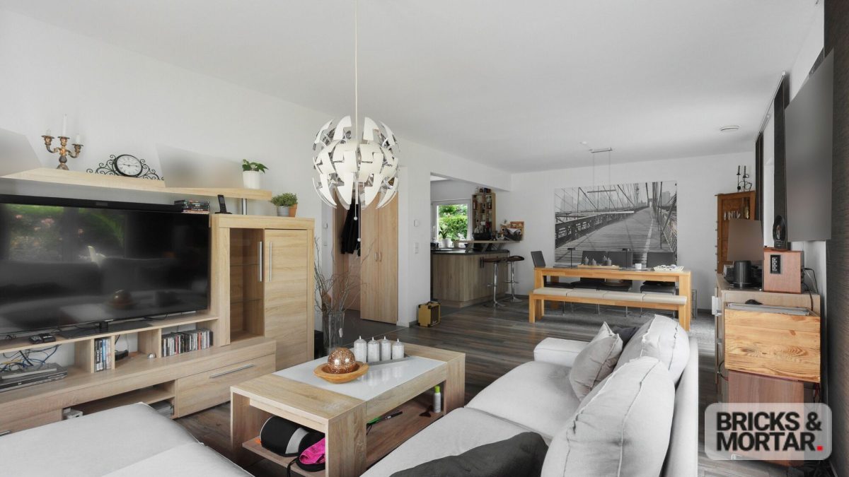 Immobilienangebot - Thannhausen - Alle - Modernes Fertighaus in Holzbauweise mit Doppelgarage – ruhige Lage in Thannhausen