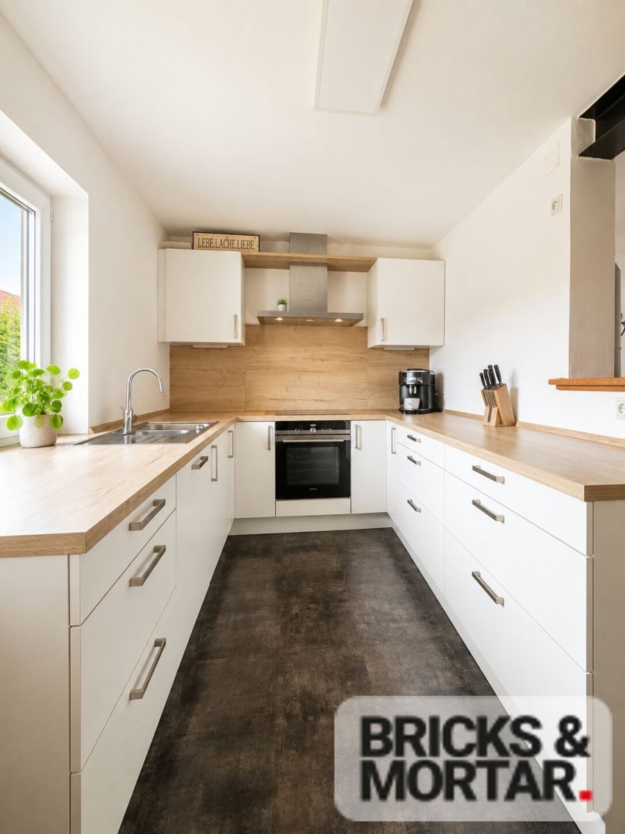 Immobilienangebot - Königsfeld - Alle - Außergewöhnliches Wohnhaus mit Scheune, Stallgebäude und vielfältigen
Nutzungsmöglichkeiten