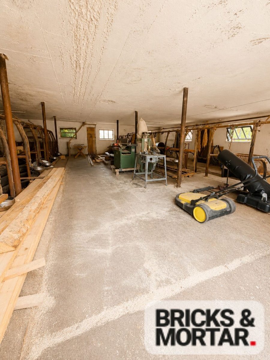 Immobilienangebot - Königsfeld - Alle - Außergewöhnliches Wohnhaus mit Scheune, Stallgebäude und vielfältigen
Nutzungsmöglichkeiten