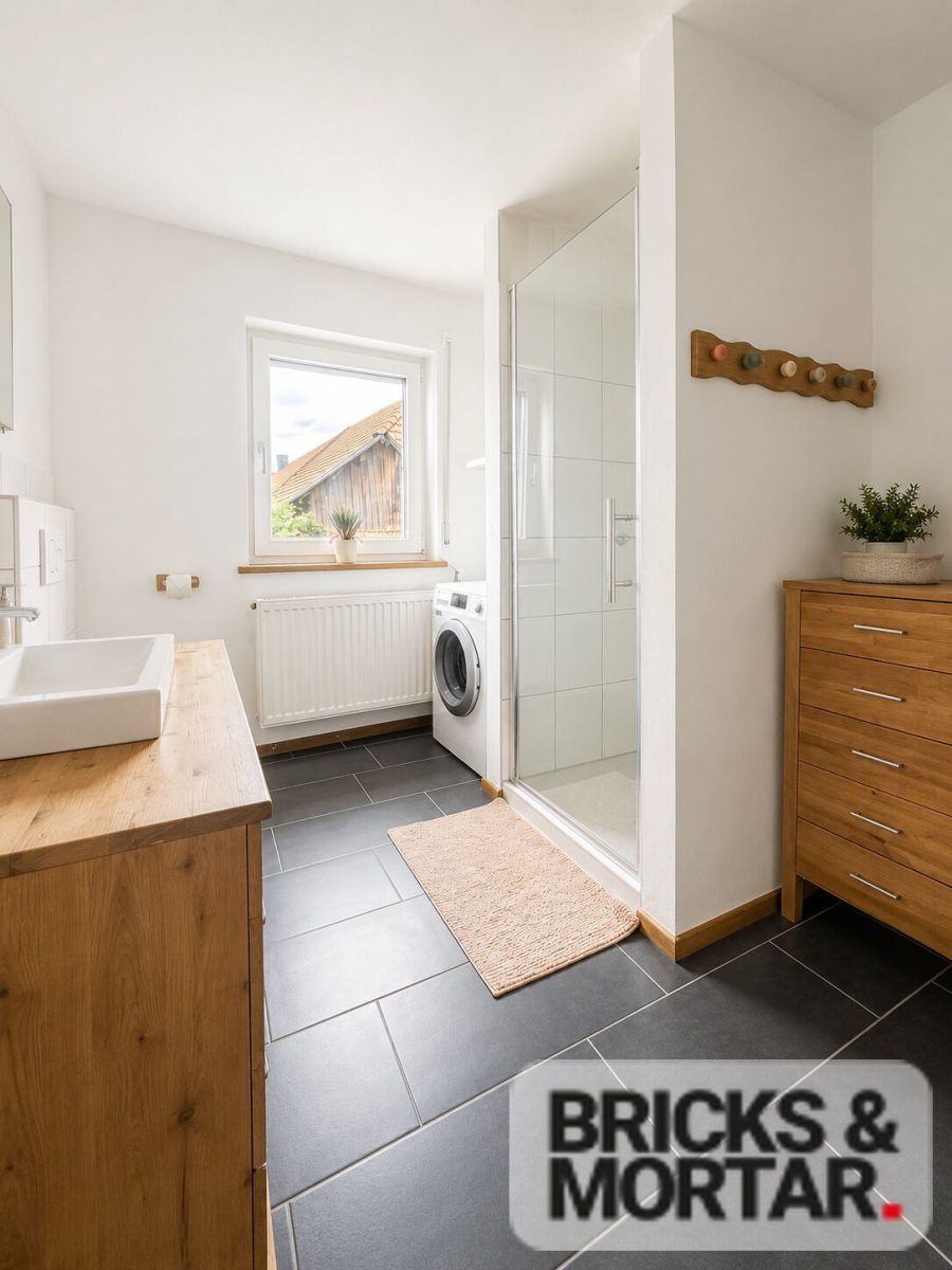 Immobilienangebot - Königsfeld - Alle - Außergewöhnliches Wohnhaus mit Scheune, Stallgebäude und vielfältigen
Nutzungsmöglichkeiten
