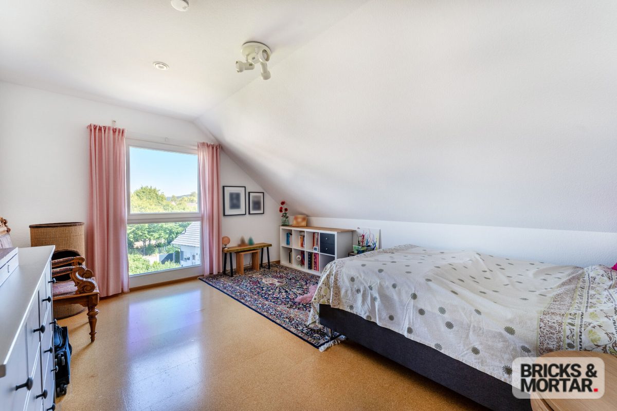 Immobilienangebot - Dietingen-Irslingen - Alle - Freistehendes Einfamilienhaus
mit Wintergarten, Sauna und großzügigem Garten