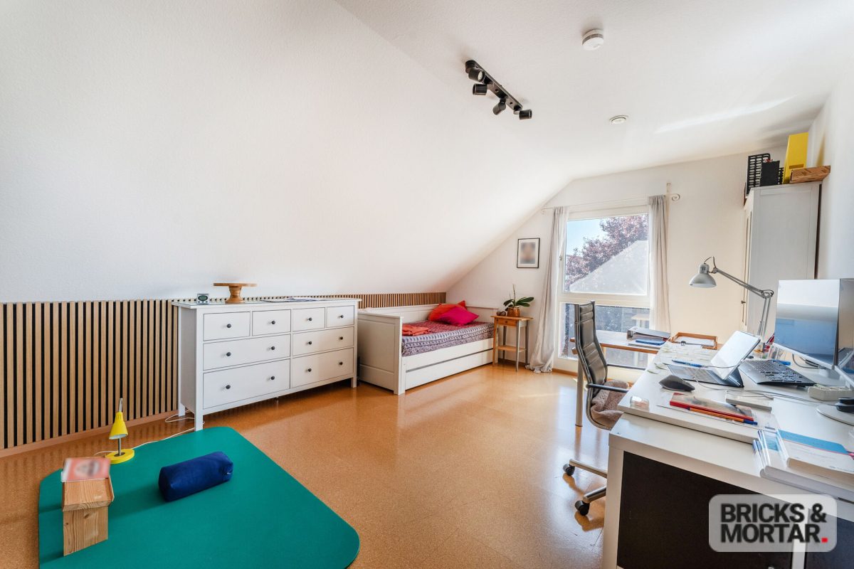 Immobilienangebot - Dietingen-Irslingen - Alle - Freistehendes Einfamilienhaus
mit Wintergarten, Sauna und großzügigem Garten