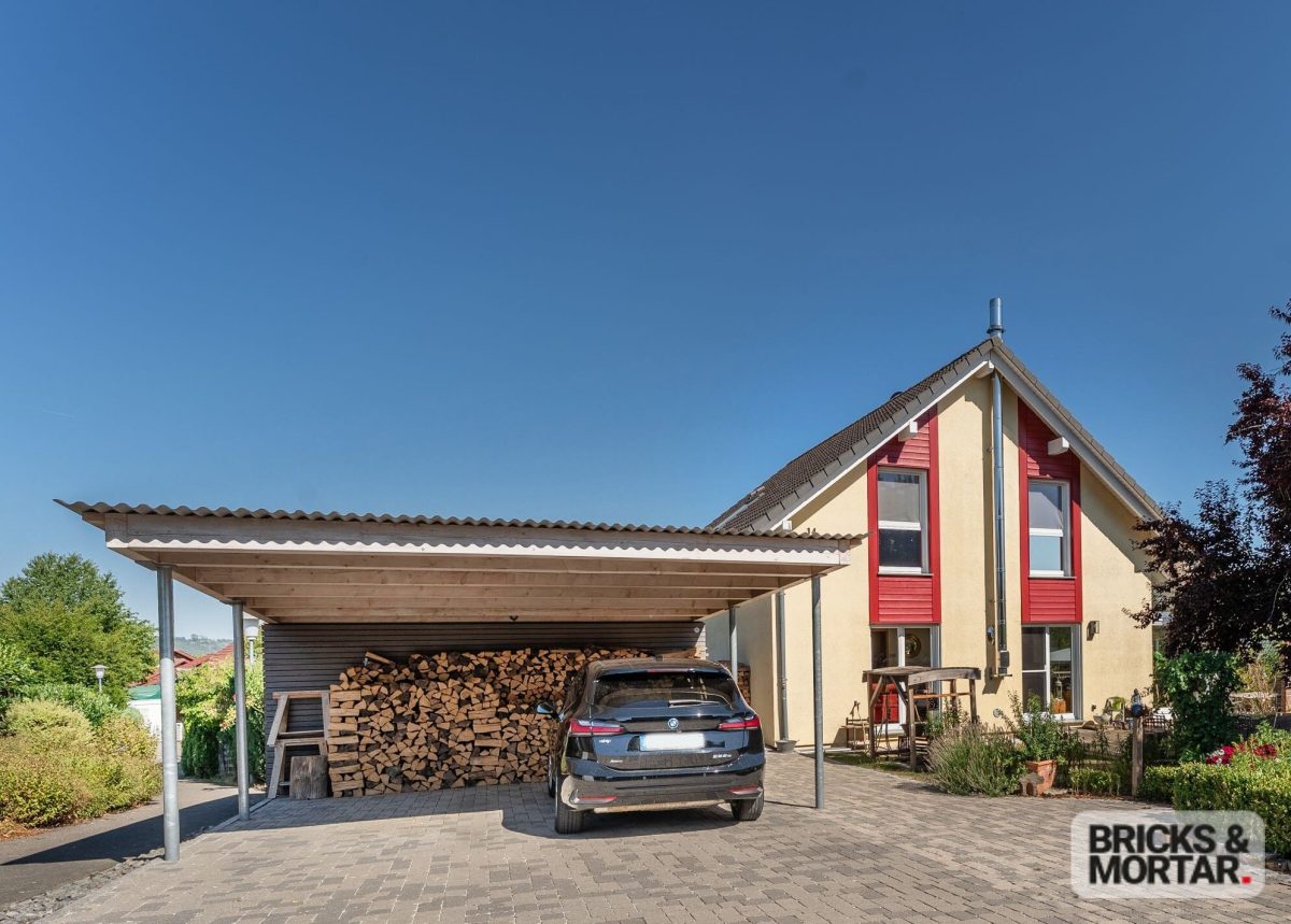 Immobilienangebot - Dietingen-Irslingen - Alle - Freistehendes Einfamilienhaus
mit Wintergarten, Sauna und großzügigem Garten