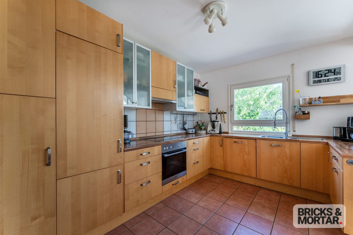 Immobilienangebot - Dietingen-Irslingen - Alle - Freistehendes Einfamilienhaus
mit Wintergarten, Sauna und großzügigem Garten