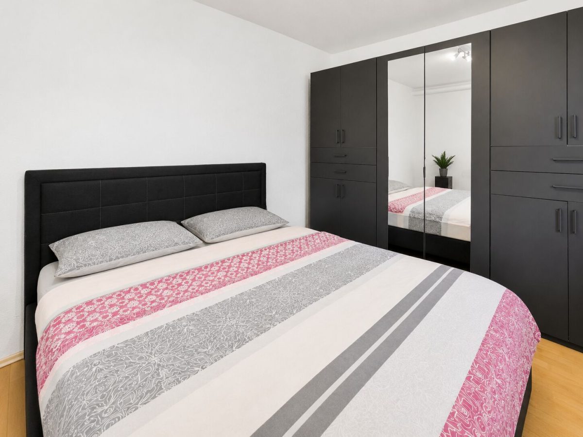 Immobilienangebot - Thannhausen - Alle - Gepflegtes Zweifamilienhaus in ruhiger Lage – Kapitalanlage mit zwei vermieteten Wohneinheiten