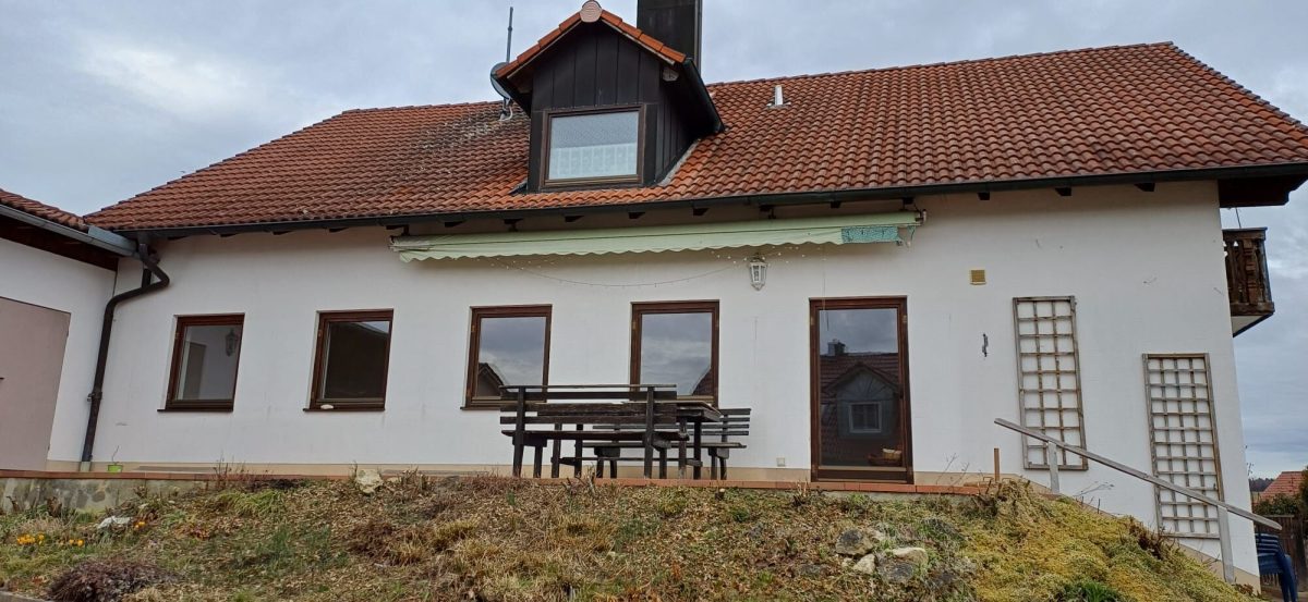Immobilienangebot - Mittelneufnach - Alle - Gepflegte Erdgeschosswohnung mit Garten, Garage und Kellerräumen