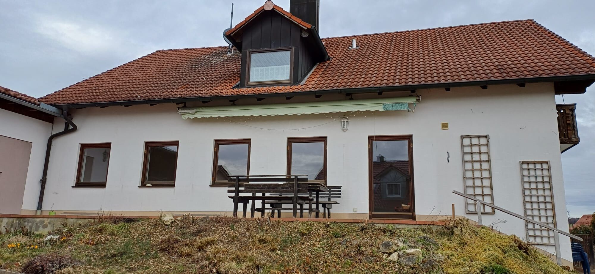 Immobilienangebot - Mittelneufnach - Alle - Gepflegte Erdgeschosswohnung mit Garten, Garage und Kellerräumen