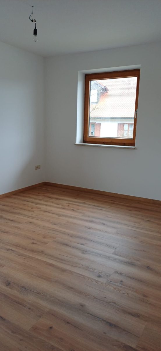 Immobilienangebot - Mittelneufnach - Alle - Gepflegte Erdgeschosswohnung mit Garten, Garage und Kellerräumen