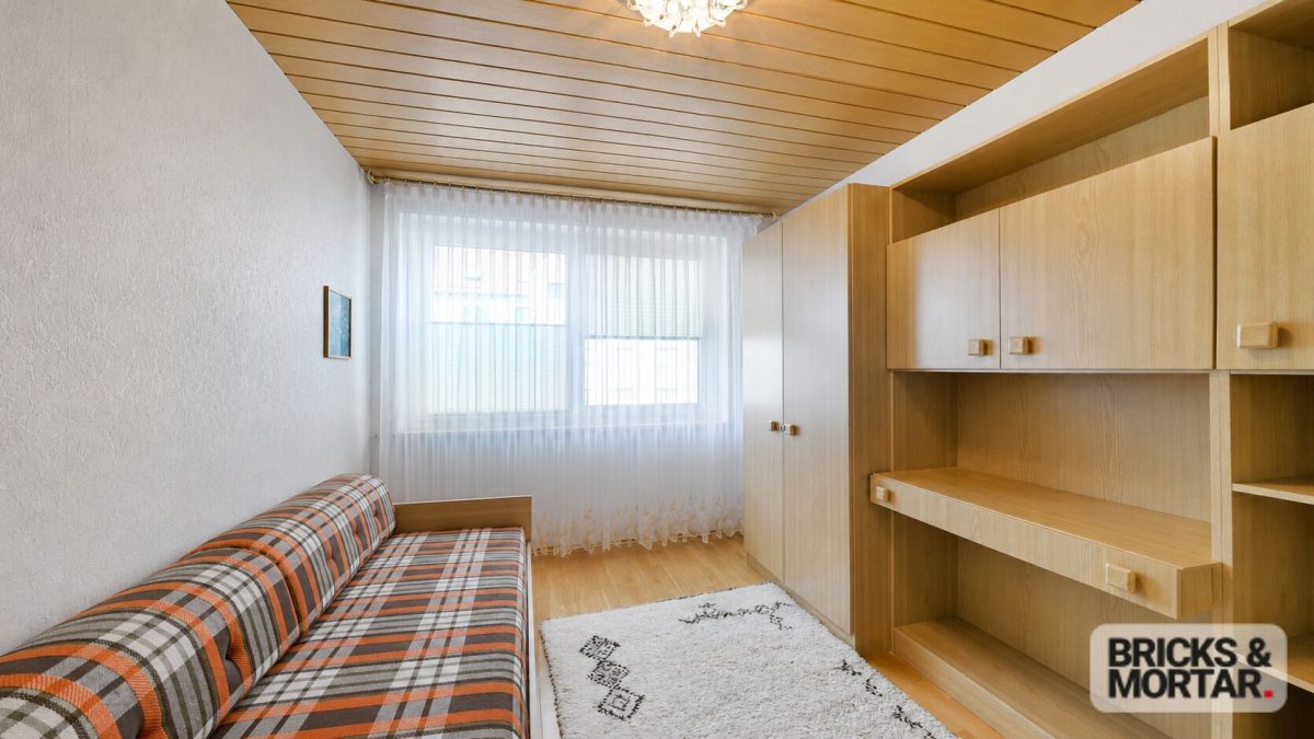 Immobilienangebot - Augsburg - Alle - Viel Platz für die Familie: Gepflegtes RMH mit Wintergarten in Augsburg-Haunstetten