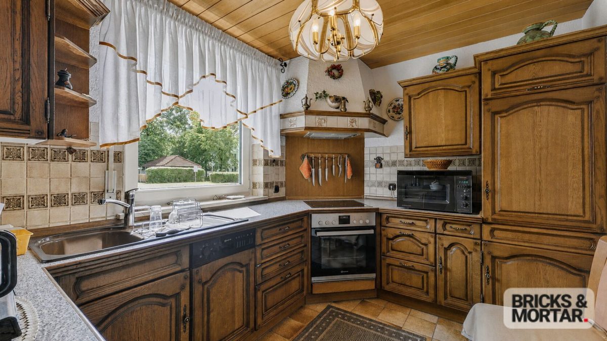 Immobilienangebot - Augsburg - Alle - Viel Platz für die Familie: Gepflegtes RMH mit Wintergarten in Augsburg-Haunstetten