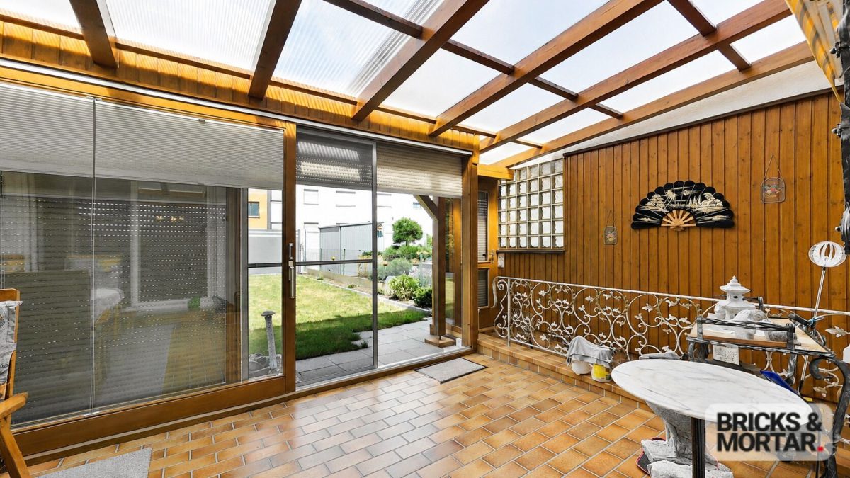 Immobilienangebot - Augsburg - Alle - Viel Platz für die Familie: Gepflegtes RMH mit Wintergarten in Augsburg-Haunstetten