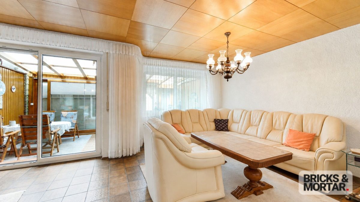 Immobilienangebot - Augsburg - Alle - Viel Platz für die Familie: Gepflegtes RMH mit Wintergarten in Augsburg-Haunstetten