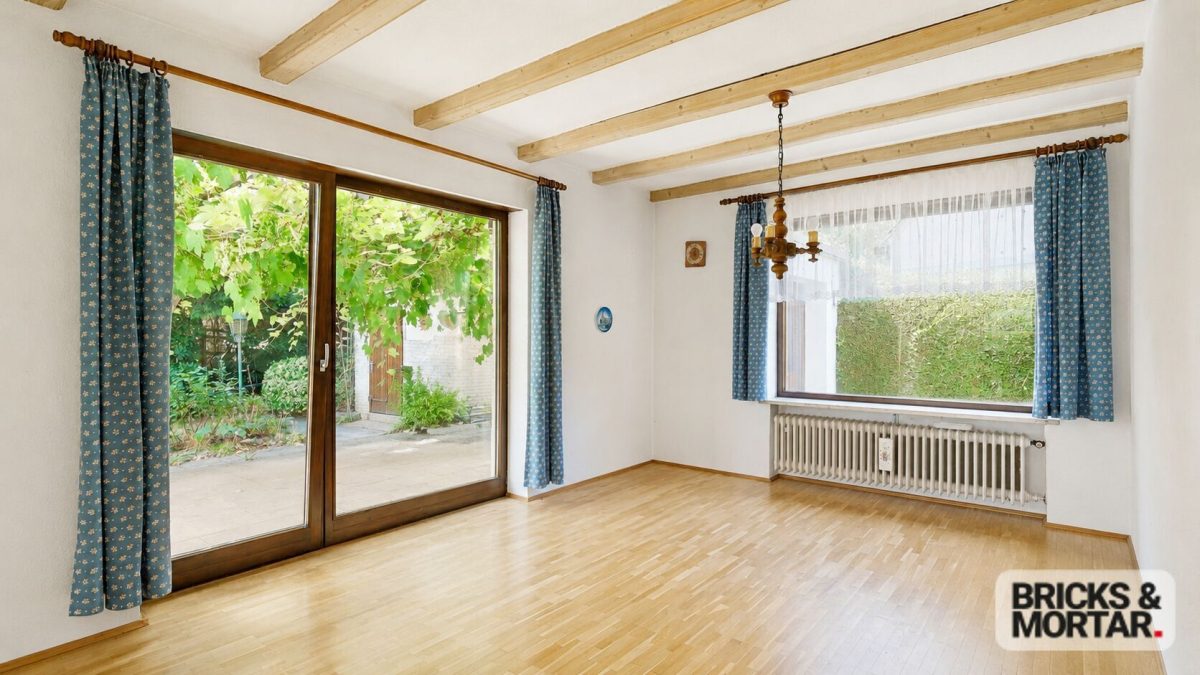 Immobilienangebot - Neusäß-Steppach - Alle - Ein- / Zweifamilienhaus mit Potenzial in gefragter Lage von Steppach