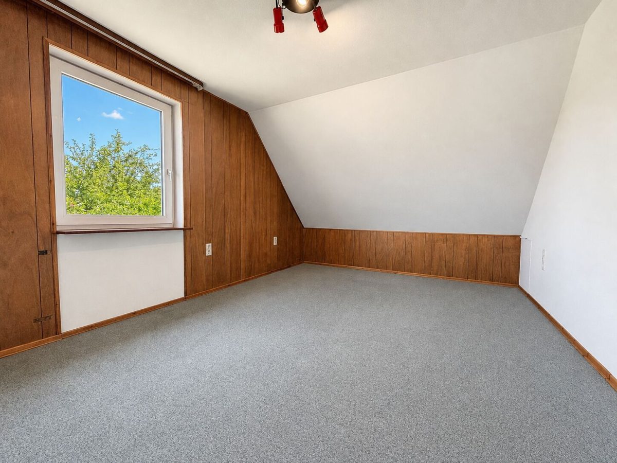 Immobilienangebot - Kaufungen / Niederkaufungen - Alle - Sanierungsbedürftiges Einfamilienhaus mit viel Potenzial