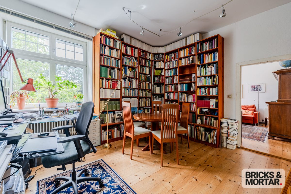 Immobilienangebot - Berlin - Alle - Bezugsfreie 4-Zimmer-Dachgeschosswohnung
mit Südbalkon,Tageslicht-Bad im begehrten Lichterfelde