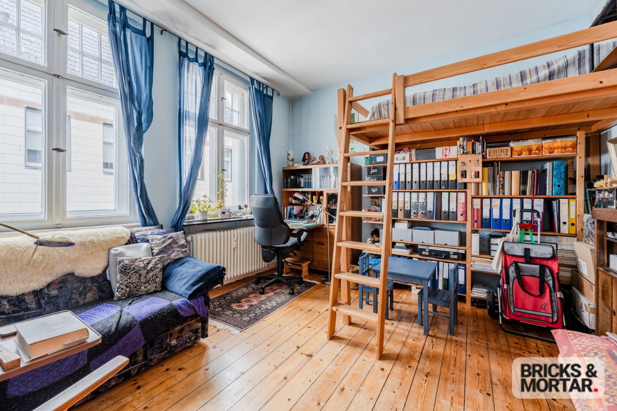 Immobilienangebot - Berlin - Alle - Bezugsfreie 4-Zimmer-Dachgeschosswohnung
mit Südbalkon,Tageslicht-Bad im begehrten Lichterfelde