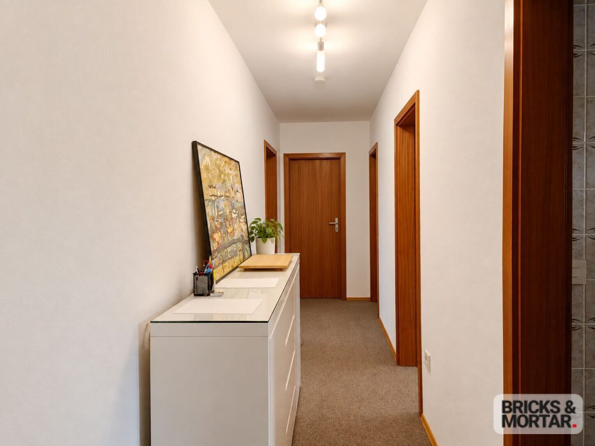 Immobilienangebot - Augsburg - Alle - Sicher investieren in Augsburg: Vermietete 2-Zimmer-Wohnung mit eigener Garage