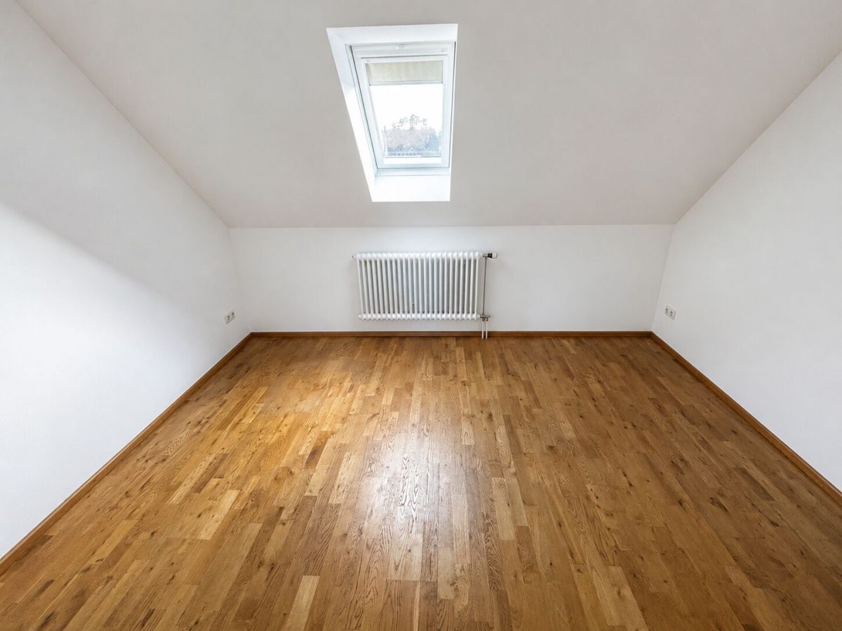 Immobilienangebot - Dinkelscherben - Alle - Mit Blick in die Natur!
3-Zimmer-Dachgeschosswohnung mit Balkon, Spitzboden & Tiefgaragenstellplatz