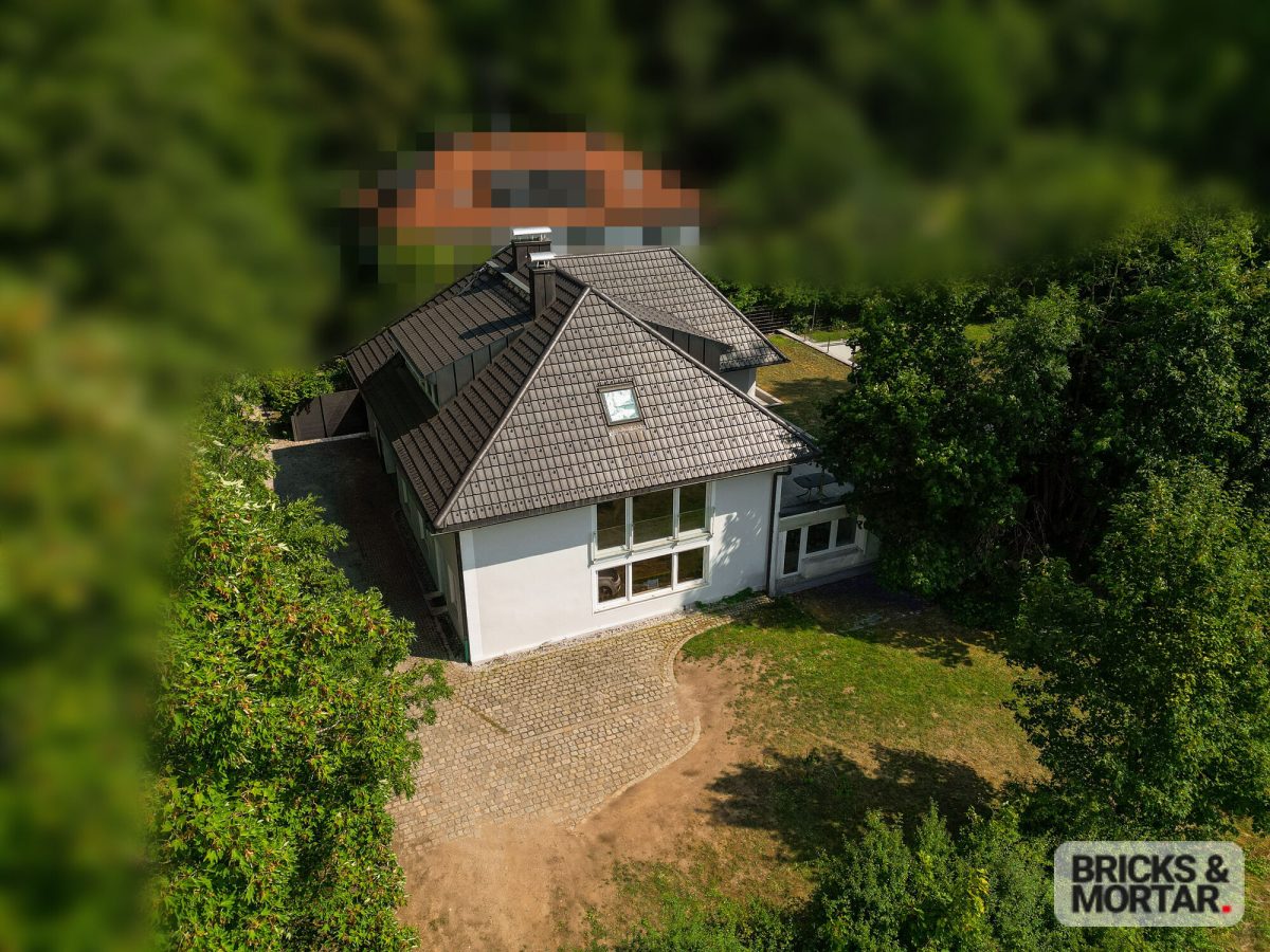 Immobilienangebot - Berg - Alle - Ein Zuhause mit Charakter, exklusive Villa auf traumhaftem Grundstück mit Einliegerwohnung