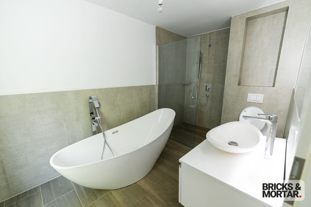 Immobilienangebot - Berg - Alle - Ein Zuhause mit Charakter, exklusive Villa auf traumhaftem Grundstück mit Einliegerwohnung