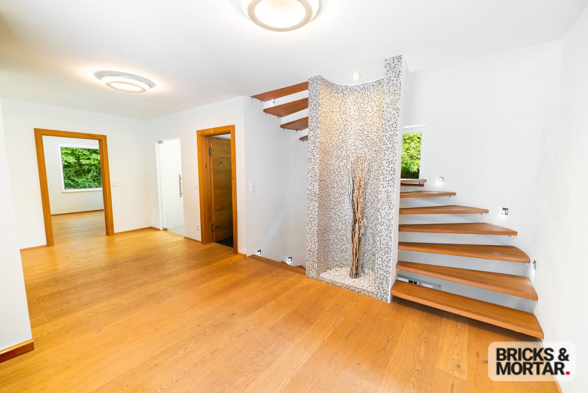 Immobilienangebot - Berg - Alle - Ein Zuhause mit Charakter, exklusive Villa auf traumhaftem Grundstück mit Einliegerwohnung