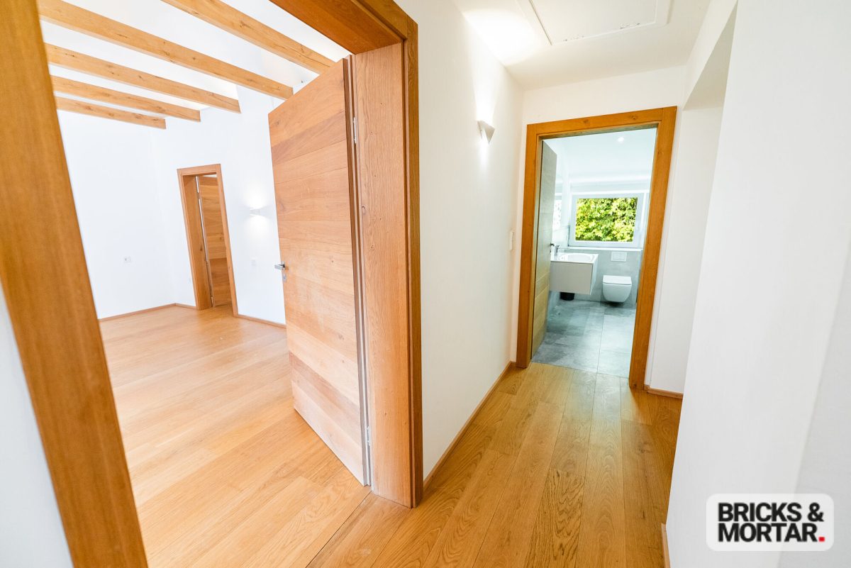 Immobilienangebot - Berg - Alle - Ein Zuhause mit Charakter, exklusive Villa auf traumhaftem Grundstück mit Einliegerwohnung