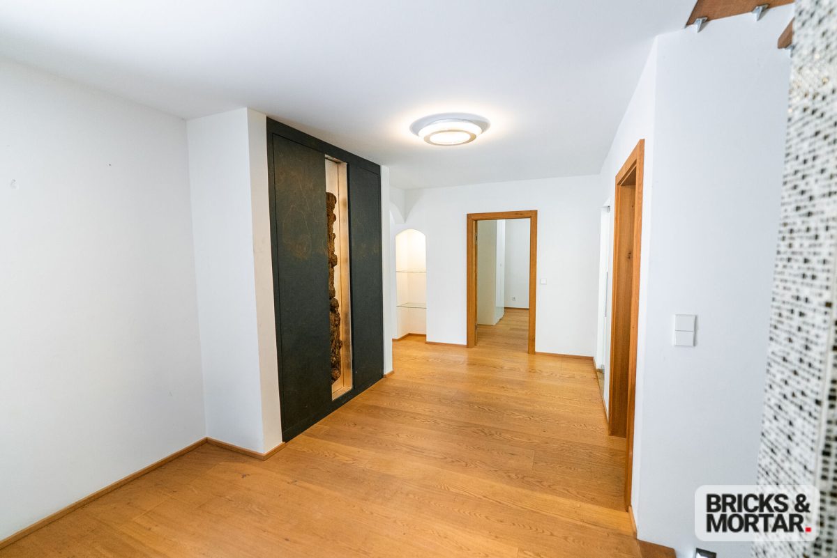 Immobilienangebot - Berg - Alle - Ein Zuhause mit Charakter, exklusive Villa auf traumhaftem Grundstück mit Einliegerwohnung