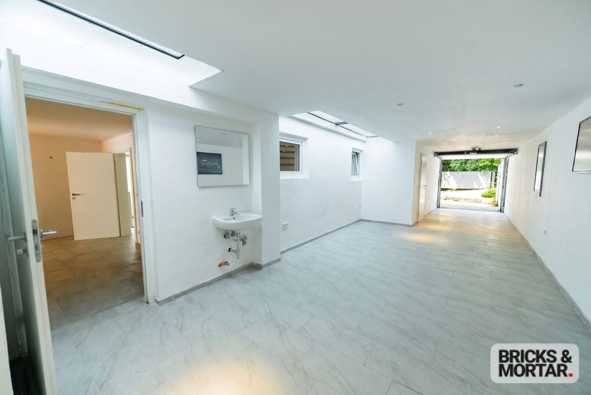 Immobilienangebot - Berg - Alle - Ein Zuhause mit Charakter, exklusive Villa auf traumhaftem Grundstück mit Einliegerwohnung