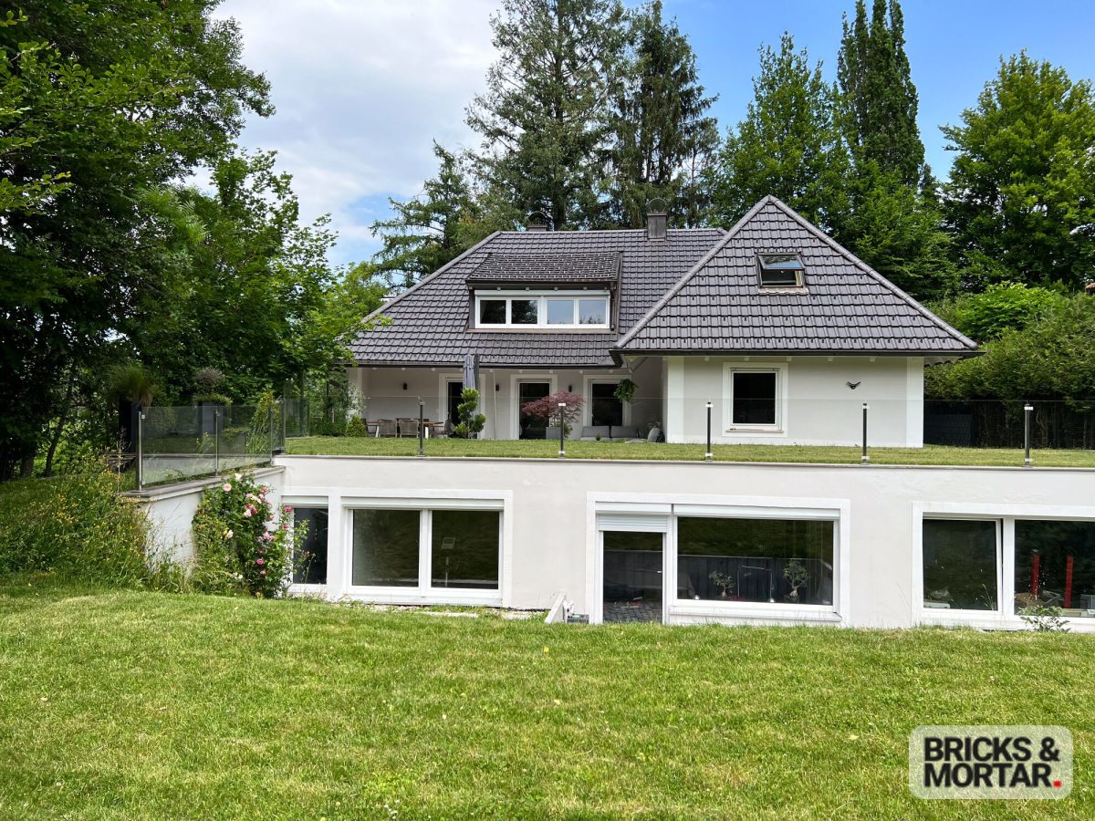 Immobilienangebot - Berg - Alle - Ein Zuhause mit Charakter, exklusive Villa auf traumhaftem Grundstück mit Einliegerwohnung