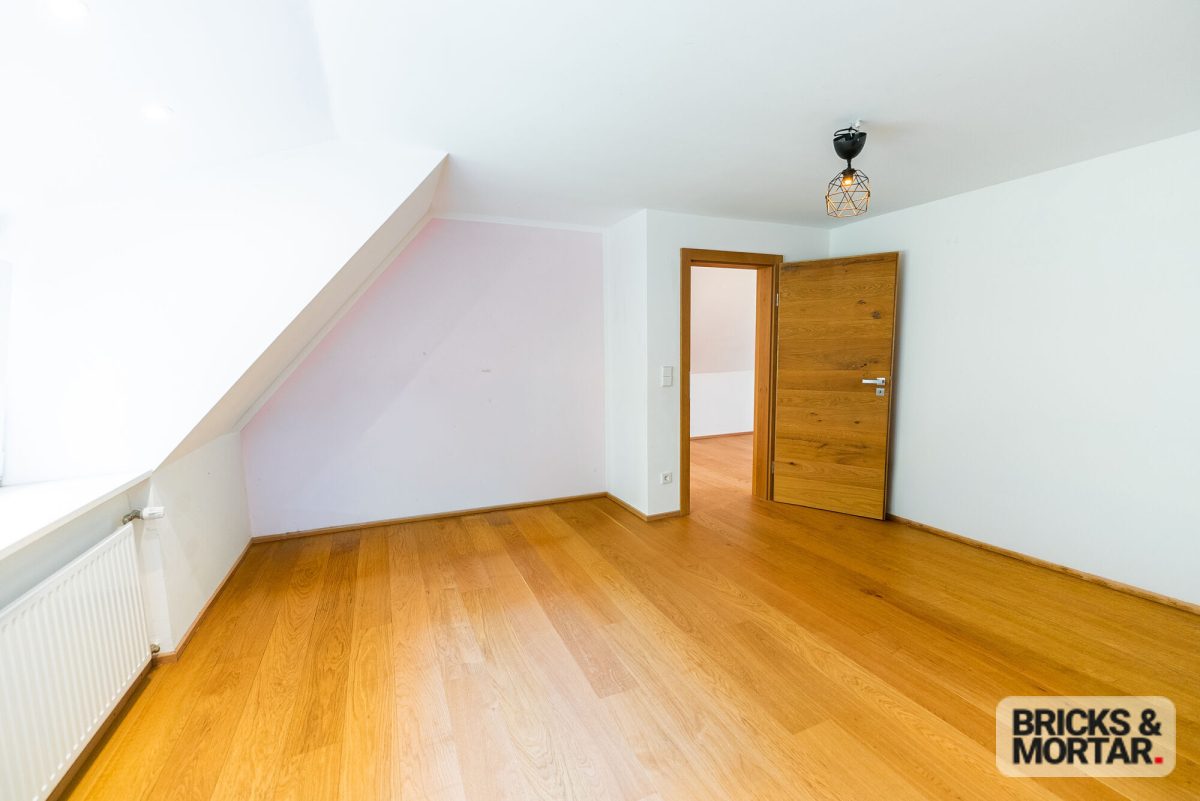 Immobilienangebot - Berg - Alle - Ein Zuhause mit Charakter, exklusive Villa auf traumhaftem Grundstück mit Einliegerwohnung