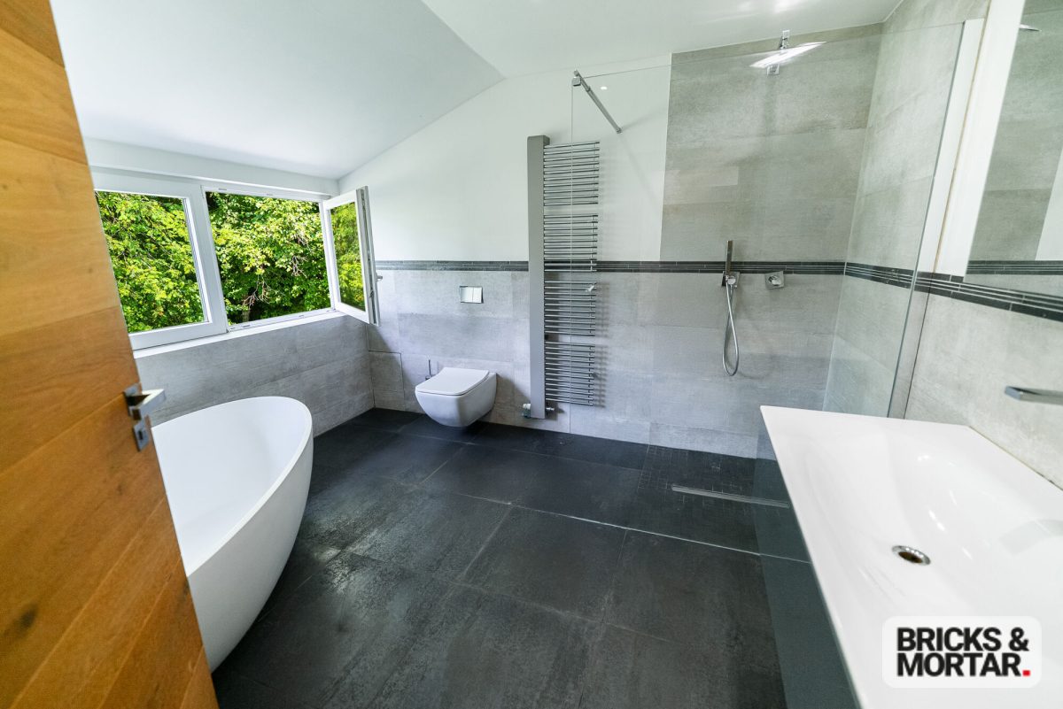 Immobilienangebot - Berg - Alle - Ein Zuhause mit Charakter, exklusive Villa auf traumhaftem Grundstück mit Einliegerwohnung