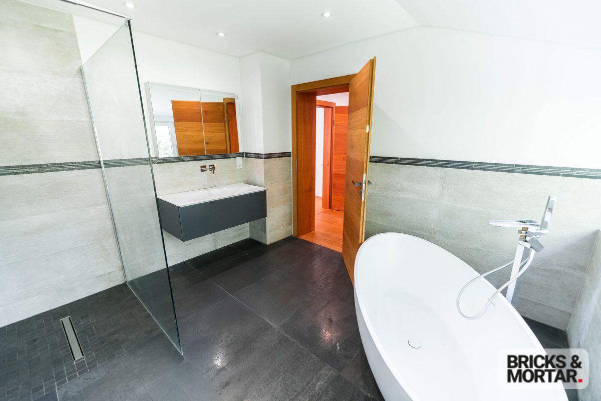 Immobilienangebot - Berg - Alle - Ein Zuhause mit Charakter, exklusive Villa auf traumhaftem Grundstück mit Einliegerwohnung