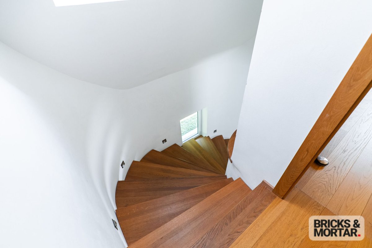 Immobilienangebot - Berg - Alle - Ein Zuhause mit Charakter, exklusive Villa auf traumhaftem Grundstück mit Einliegerwohnung