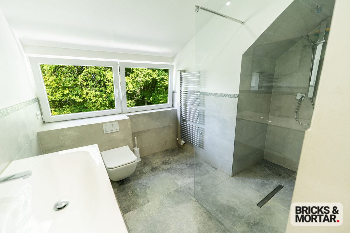 Immobilienangebot - Berg - Alle - Ein Zuhause mit Charakter, exklusive Villa auf traumhaftem Grundstück mit Einliegerwohnung