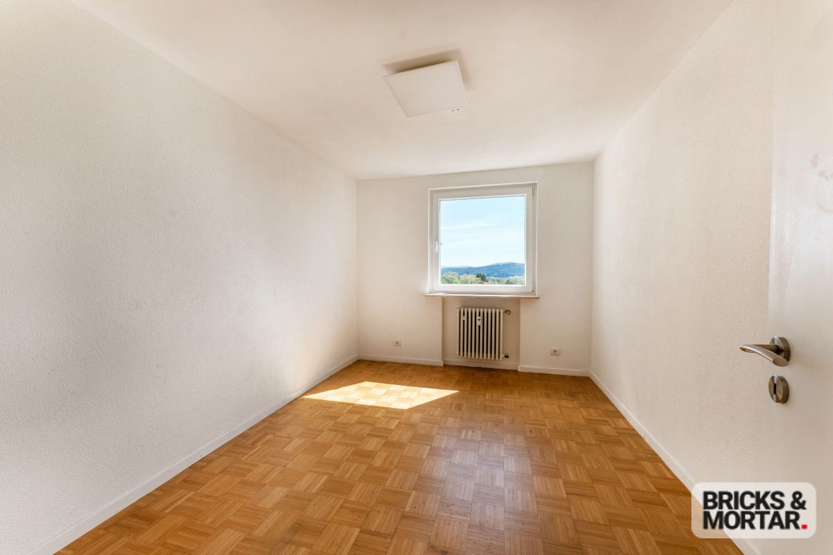 Immobilienangebot - Villingen-Schwenningen - Alle - Bezugsfrei über den Dächern von Schwenningen: Renovierte 4-Zimmer-Wohnung mit herrlicher Fernsicht
