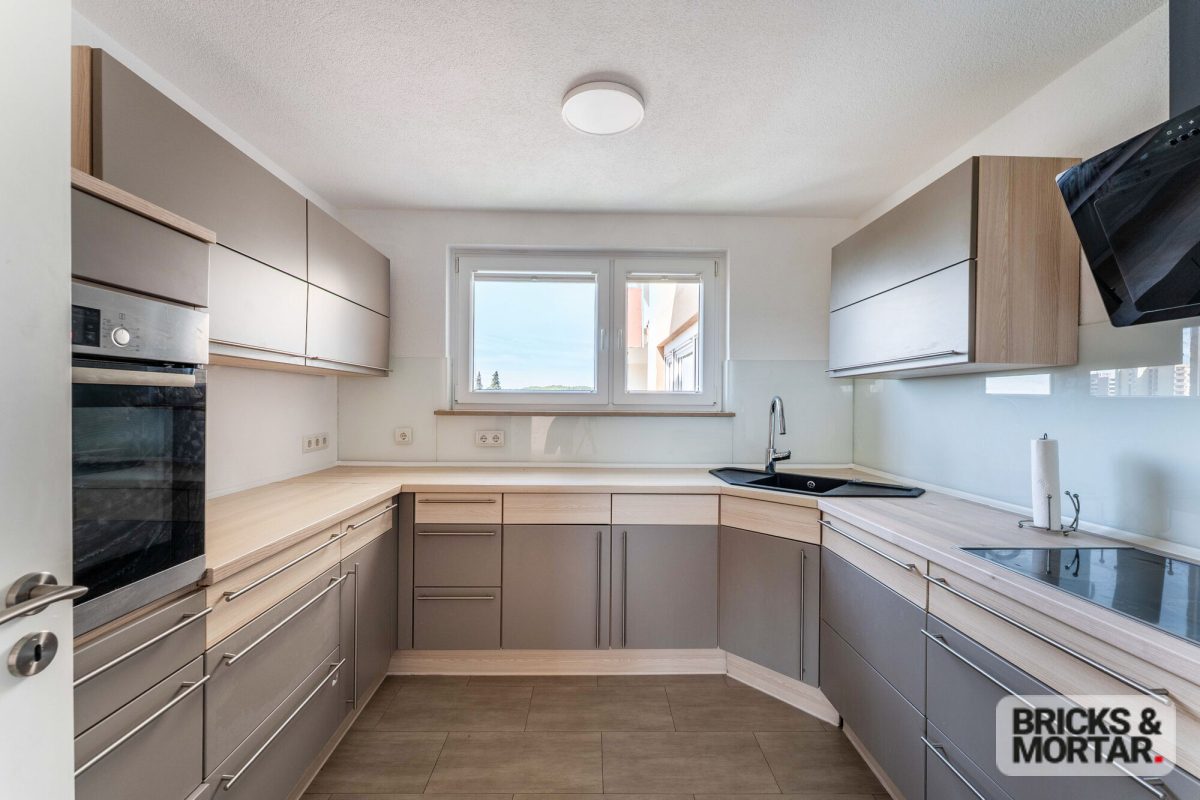 Immobilienangebot - Villingen-Schwenningen - Alle - Bezugsfrei über den Dächern von Schwenningen: Renovierte 4-Zimmer-Wohnung mit herrlicher Fernsicht