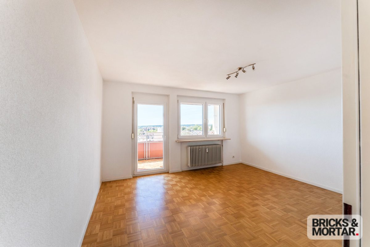 Immobilienangebot - Villingen-Schwenningen - Alle - Bezugsfrei über den Dächern von Schwenningen: Renovierte 4-Zimmer-Wohnung mit herrlicher Fernsicht