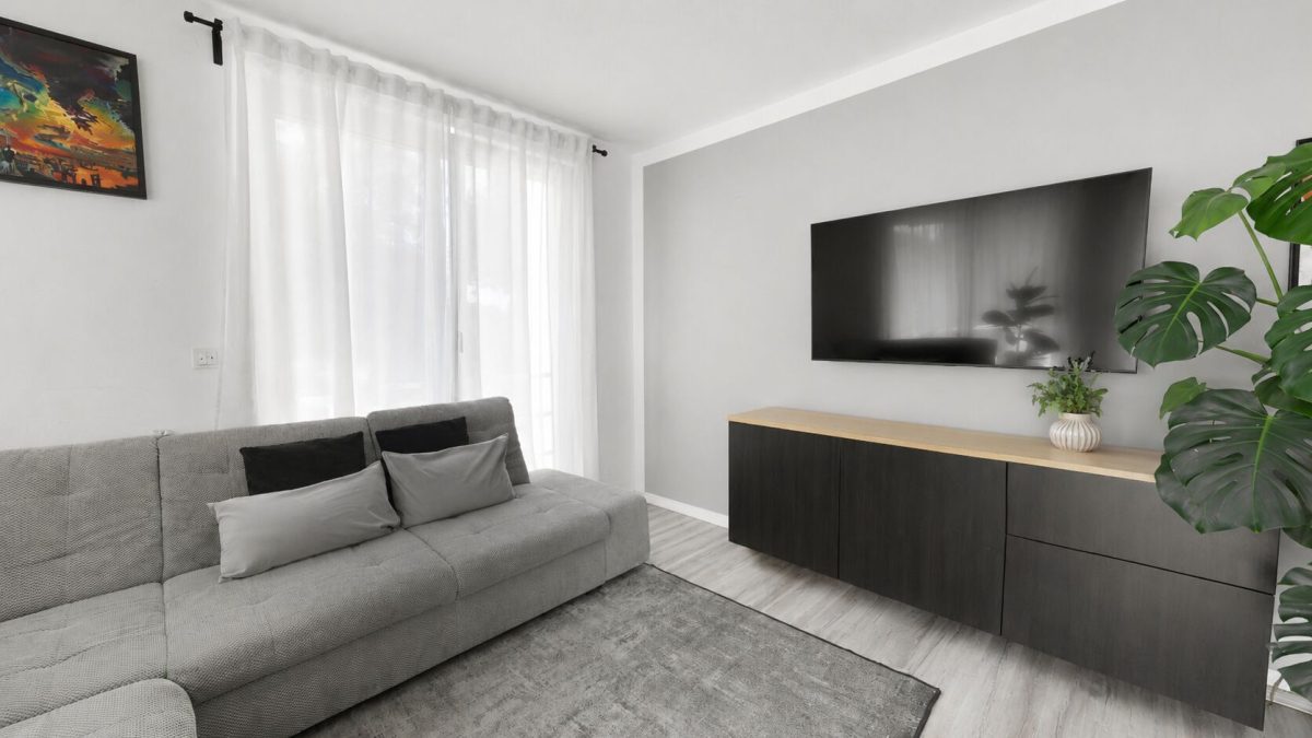 Immobilienangebot - Burgau - Alle - Gepflegte Wohnung mit ausgebautem DG Garage & 2 Stellplätzen Gesamtpreis 364.000€-getrennte Eingänge