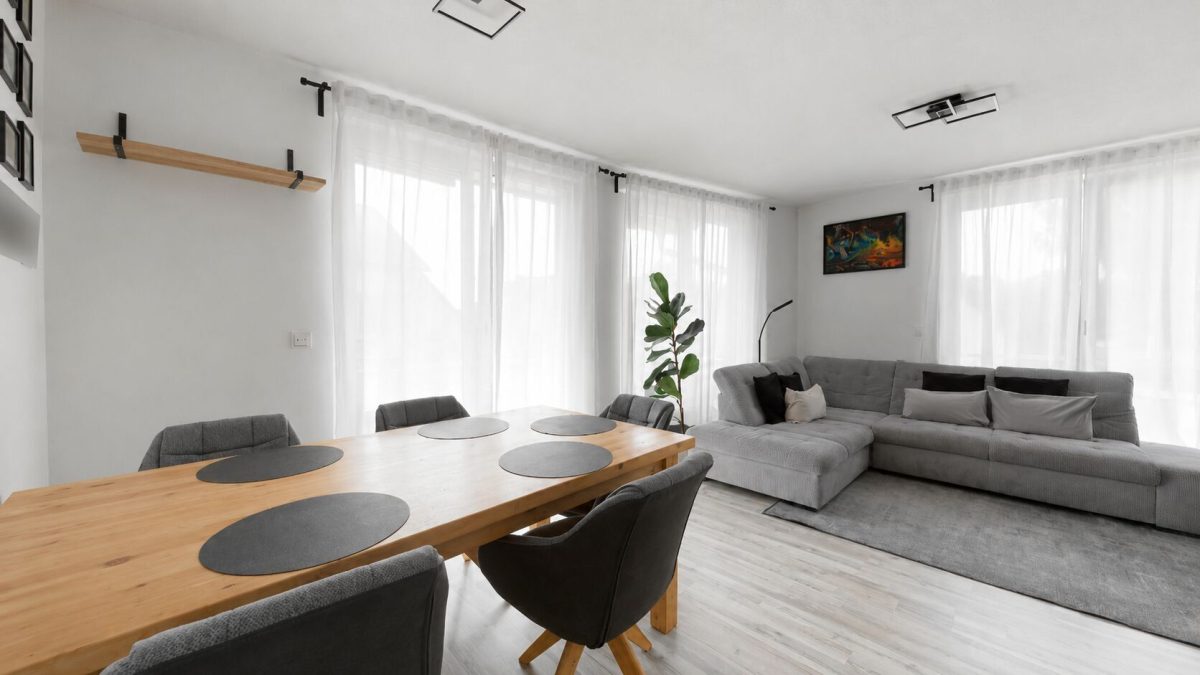 Immobilienangebot - Burgau - Alle - Gepflegte Wohnung mit ausgebautem DG Garage & 2 Stellplätzen Gesamtpreis 364.000€-getrennte Eingänge