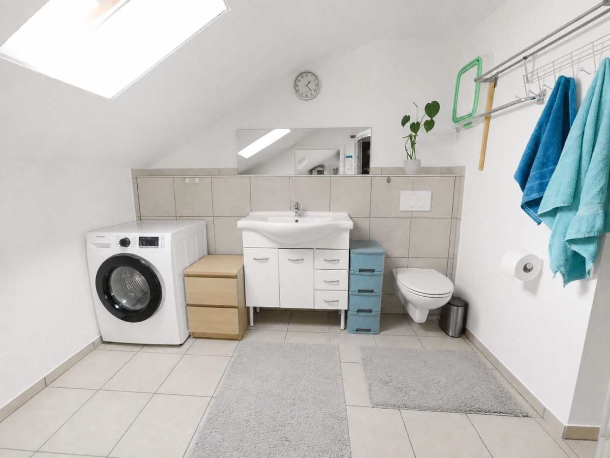 Immobilienangebot - Burgau - Alle - Gepflegte Wohnung mit ausgebautem DG Garage & 2 Stellplätzen Gesamtpreis 364.000€-getrennte Eingänge