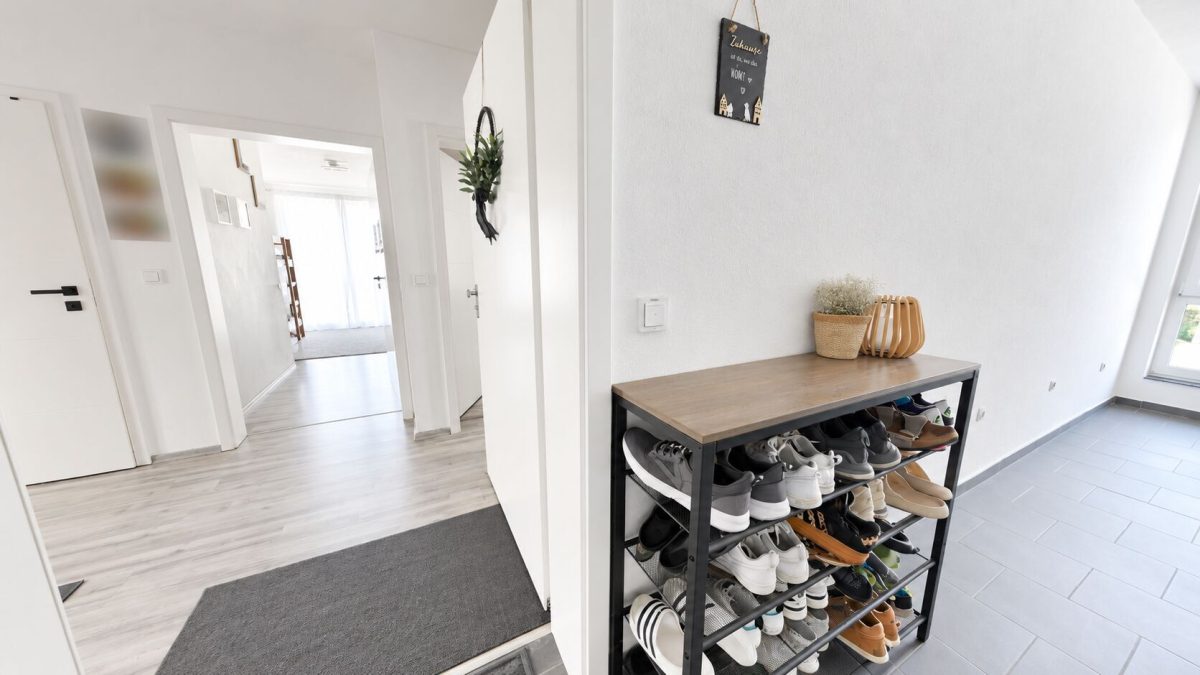 Immobilienangebot - Burgau - Alle - Gepflegte Wohnung mit ausgebautem DG Garage & 2 Stellplätzen Gesamtpreis 364.000€-getrennte Eingänge