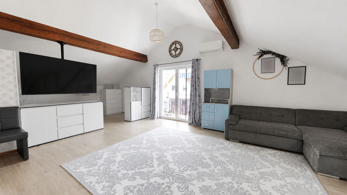 Immobilienangebot - Burgau - Alle - Gepflegte Wohnung mit ausgebautem DG Garage & 2 Stellplätzen Gesamtpreis 364.000€-getrennte Eingänge