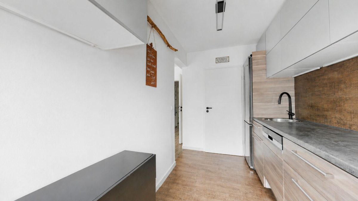 Immobilienangebot - Burgau - Alle - Gepflegte Wohnung mit ausgebautem DG Garage & 2 Stellplätzen Gesamtpreis 364.000€-getrennte Eingänge
